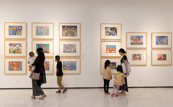 “首届全国少儿美术作品展（重庆站）”于7月13日拉开帷幕，展出日期为7月13日至8月4日。 主办方供图 华龙网发.jpg