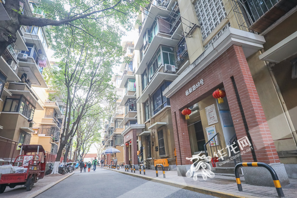 2、沙坪坝区灯头小苑,老旧小区换新颜。华龙网-新重庆客户端记者 李裕锟 摄