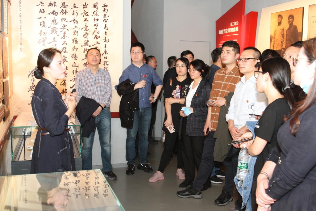 学习了解南泉战斗革命故事 市住房城乡建委供图 学习了解南泉战斗革命故事 市住房城乡建委供图