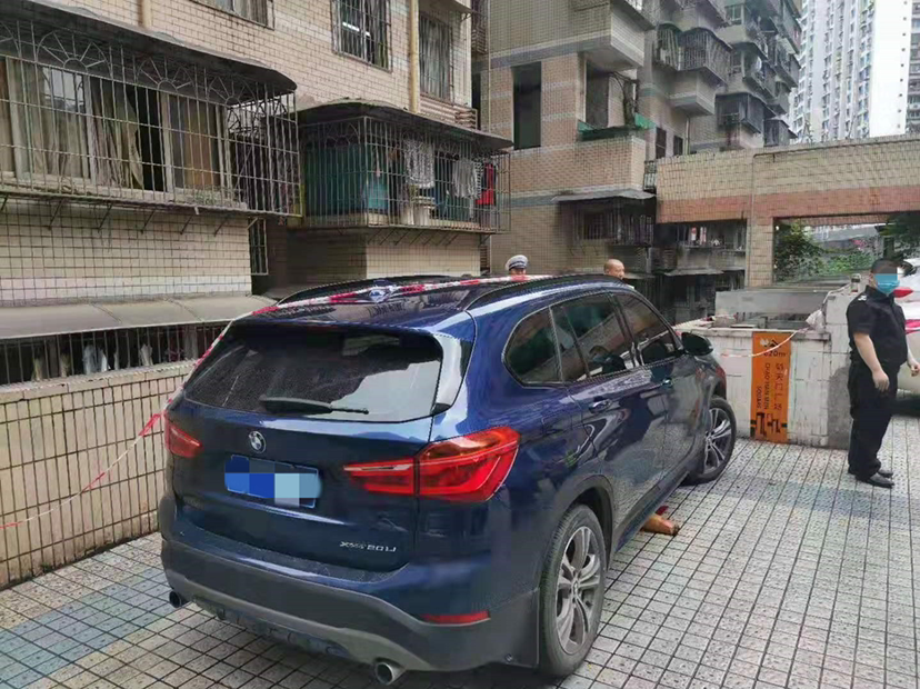 肇事蓝色越野车 警方供图 华龙网-新重庆客户端发