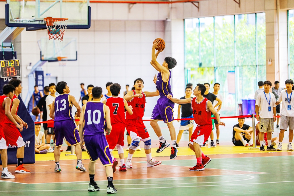 五人制乙组篮球比赛男子组比赛中 市六运会组委会供图 华龙网-新重庆客户端 发