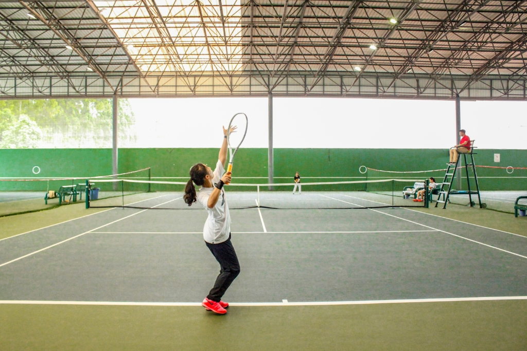 市运会网球青少年组比赛女子单打进行中 市六运会组委会供图 华龙网-新重庆客户端 发