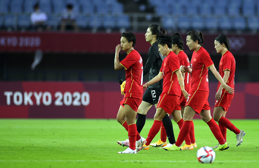首战告负，中国姑娘们需要调整状态迎接下面两场比赛。图片来源：视觉中国