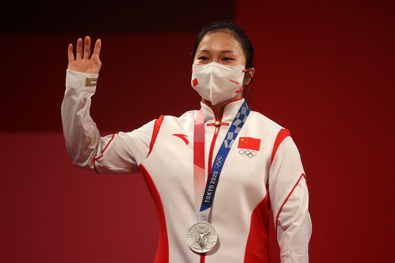 2021年7月26日，日本，2020东京奥运会举重女子55公斤级决赛及颁奖仪式。