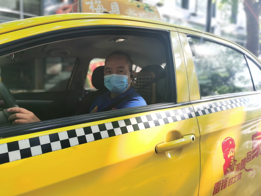 出租车司机梁清明。受访者供图 华龙网-新重庆客户端发