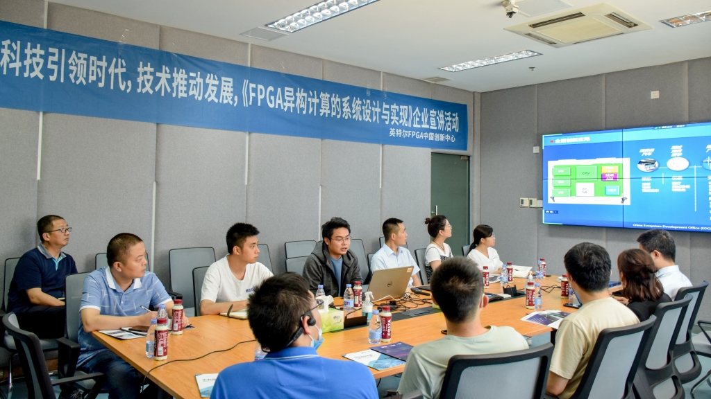 重庆“大数据智能化人才赋能计划”首场公开课开讲。重庆科技服务大市场供图 华龙网-新重庆客户端发