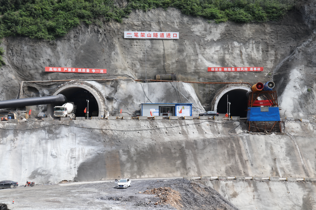 建设中的笔架山隧道。巫镇公司供图 华龙网-新重庆客户端发