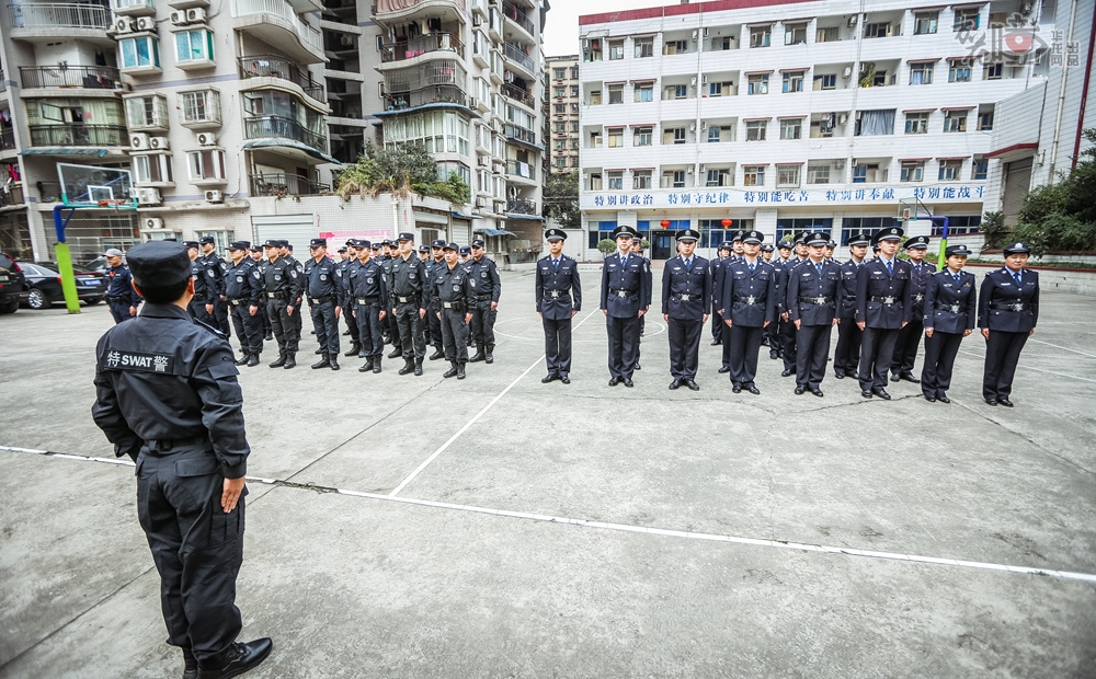 2月23日起，重庆市公安机关全面开展春季全警大培训。在重庆市公安局特警总队的训练场上，特警总队和经侦总队民警整装集合接受集中培训。