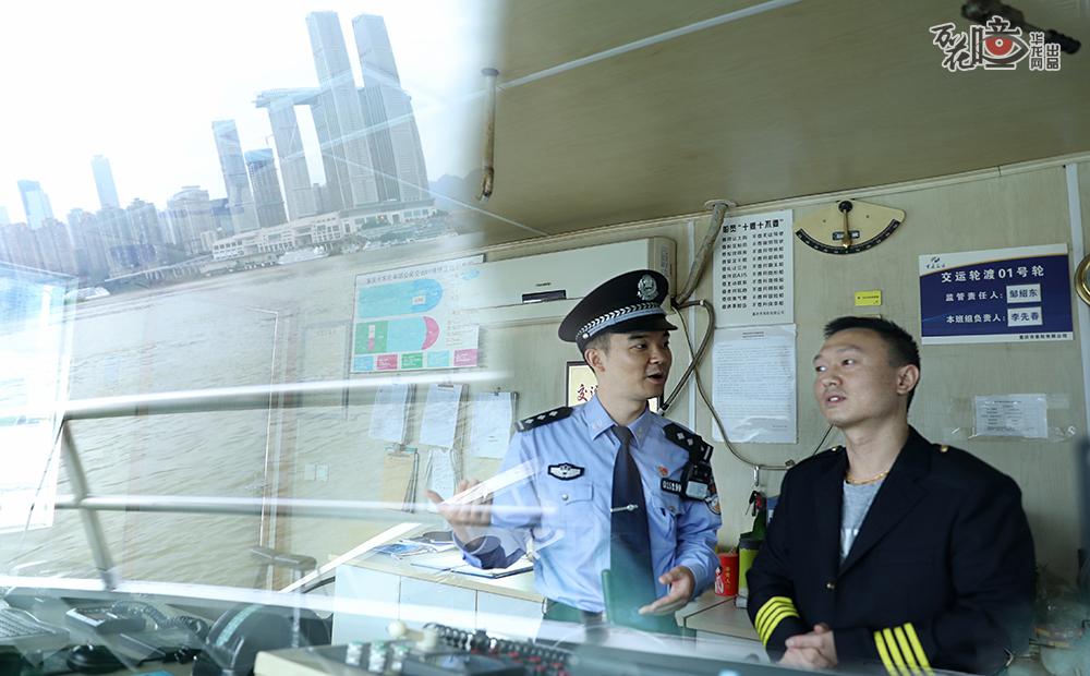 白天的船只驾驶室内，龚禄枫也会与船长反复沟通交流，提醒其严格执行各项安全驾驶规程，尤其注意汛期的驾驶安全。