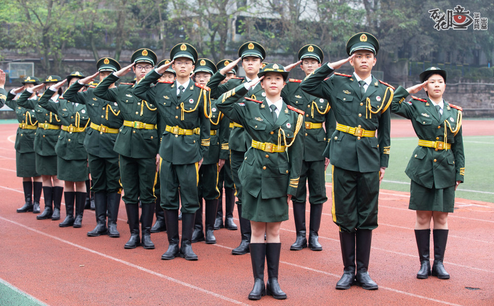 重庆市铁路中学校国旗班成立已久，国旗护卫队在此基础上发展而来，负责重大节日、重大活动以及每周的升旗仪式，每周一下午第三、四节进行常规训练。国旗班目前有24人，男生14人，女生11人。