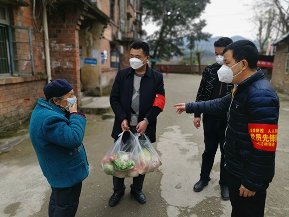 两江新区军队转业干部群体积极投身抗击疫情一线特写