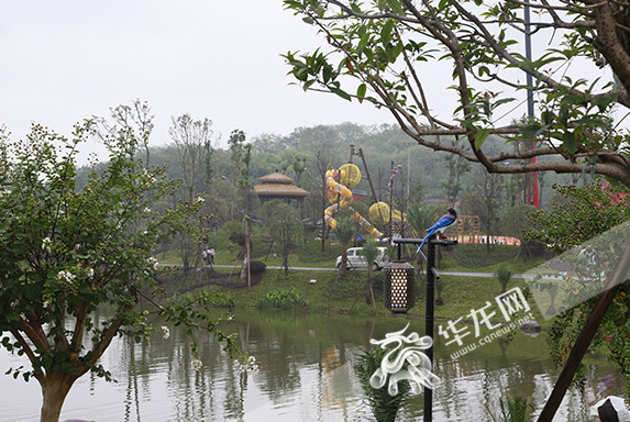 璧山毗邻重庆大学城,依托1条高铁,1条地铁,4条