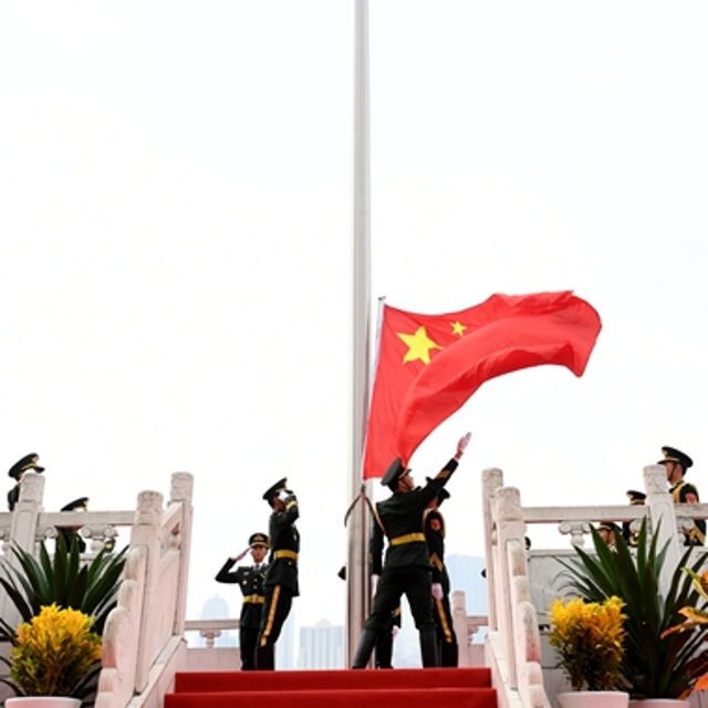 庆祝新中国成立70周年 南岸区举行升国旗仪式