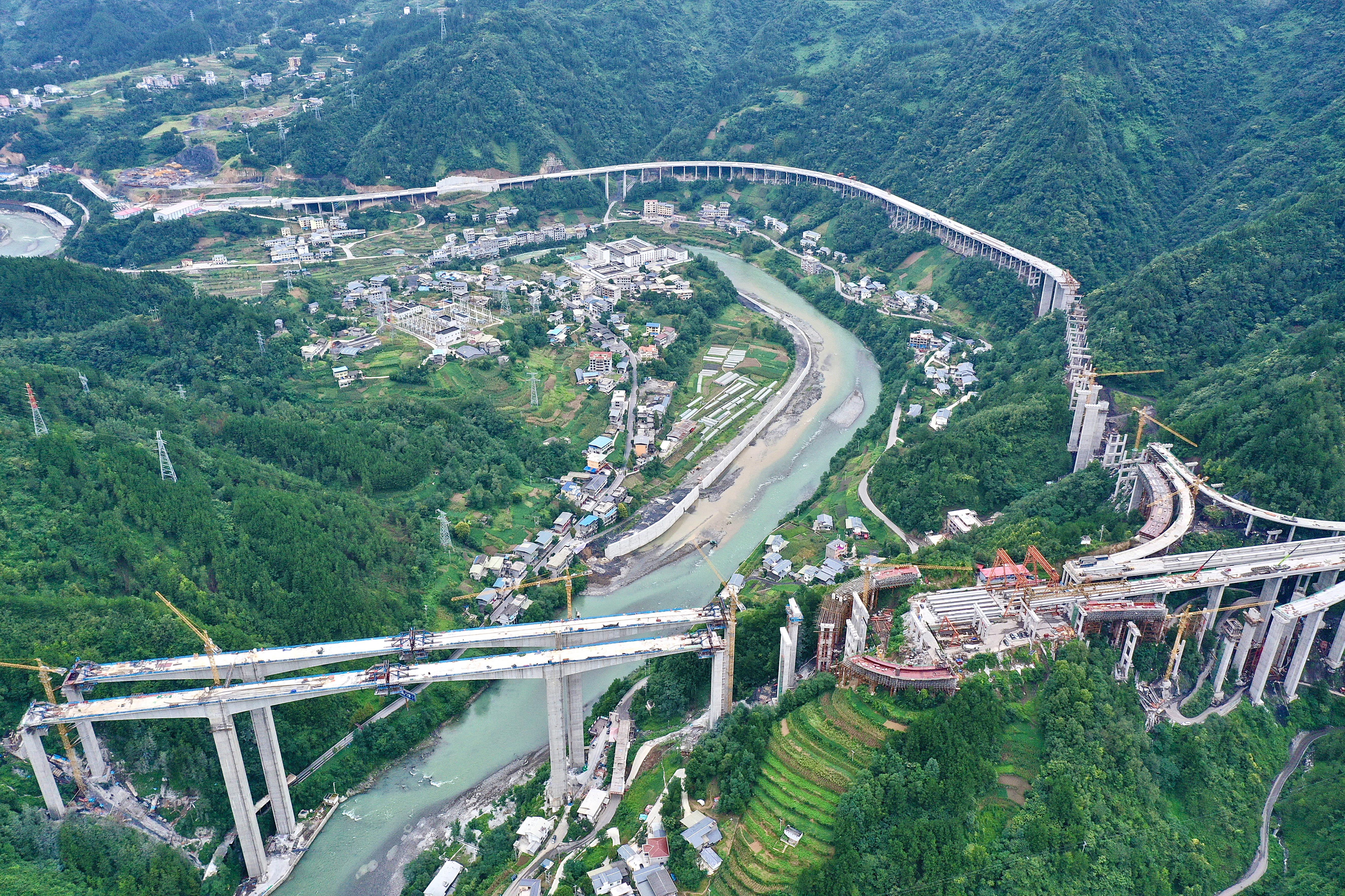 城开高速任河特大桥本月底合龙