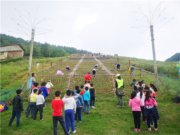 国庆长假进入第四天 到歌乐山国际慢城寻开心