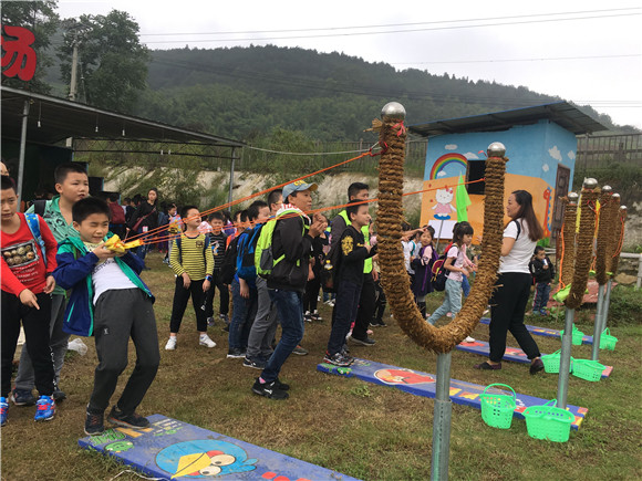 国庆长假进入第四天 到歌乐山国际慢城寻开心