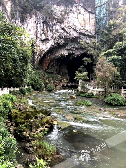 青山碧水奇石瀑布 安顺龙宫风景如画犹如"人间仙境"