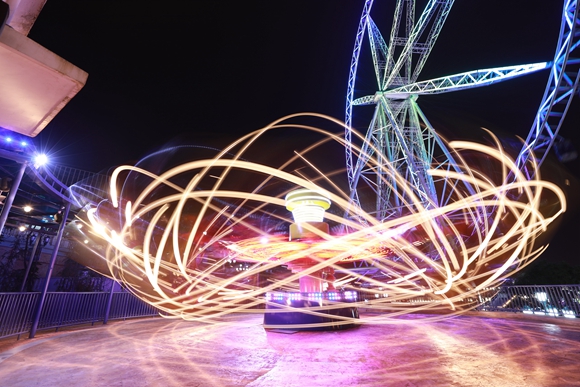 重庆欢乐谷奇幻灯光节潮幻开幕3千万盏灯持续点亮66天