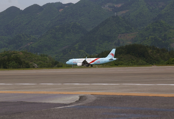 黔江武陵山機場10條空中走道滿足市民出遊