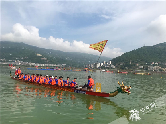 首届开州汉丰湖龙舟邀请赛成功举办 合川德佳男子龙舟队夺冠