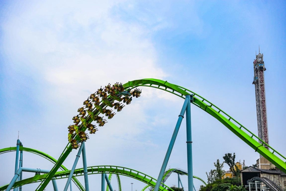 飞翼过山车 重庆欢乐谷 供图