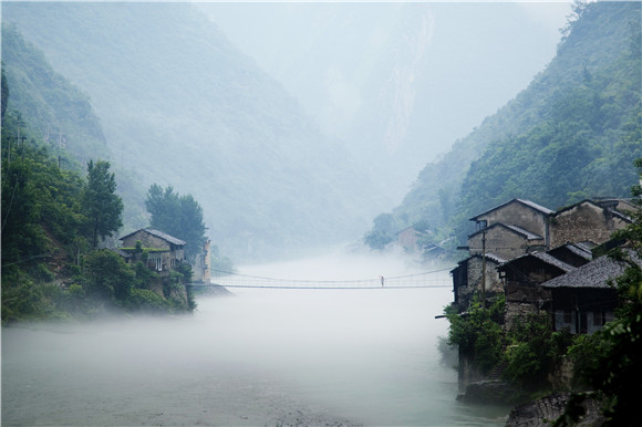 雲霧繚繞的寧廠古鎮.巫溪縣文旅委供圖 華龍網發