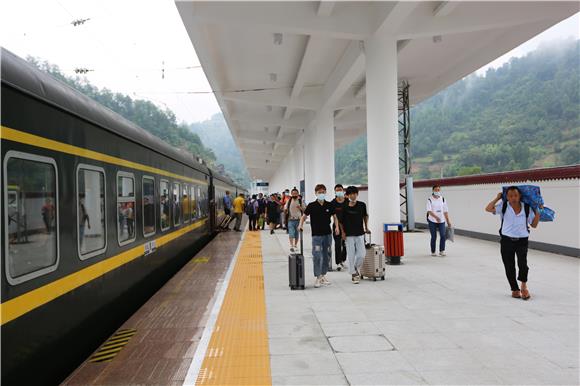 彭水火车站新站台一号站台建成投用