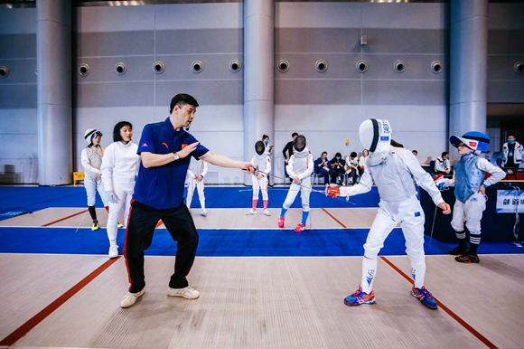 世界冠军盛赞场馆国际一流 重庆击剑未来可期