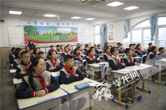 学生集体观看"开学第一课" 重庆五十七中学校供图 华龙网发