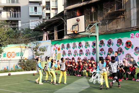 十年磨剑铸精品 杨公桥小学篮球课程成就"阳光少年"