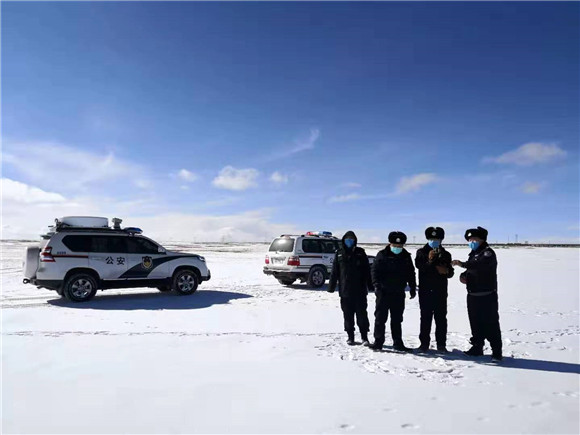 三江源国家公园黄河源园区生态管护员和可可西里巡山队员在春节期间巡